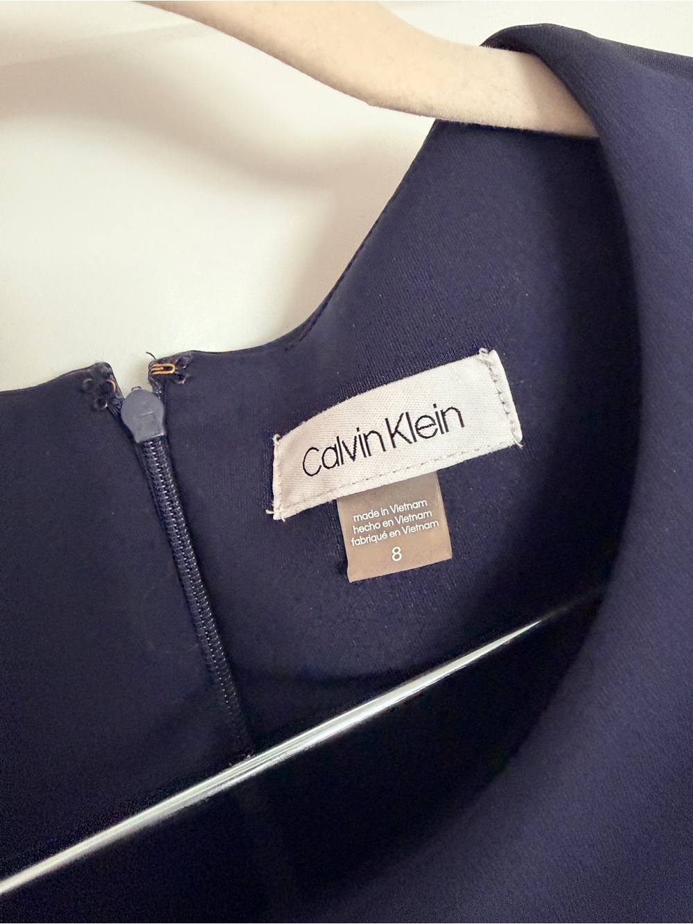 Sleeveless Navy and White Sheath Dress - Classic Contrast Design Calvin Klein - Picture 4 of 4